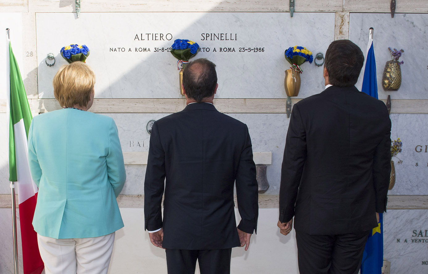 La visita alla tomba di Spinelli di Renzi, Merkel e Hollande. Ventotene 22 agosto 2016