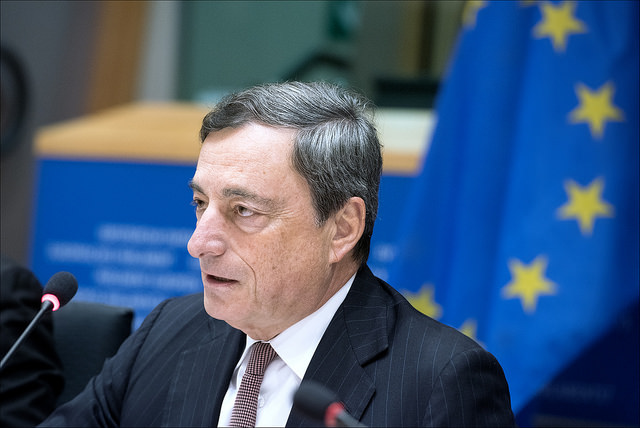 Mario Draghi al PE, "© European Union 2014 - European Parliament" (Attribution-NonCommercial-NoDerivs Creative Commons license)